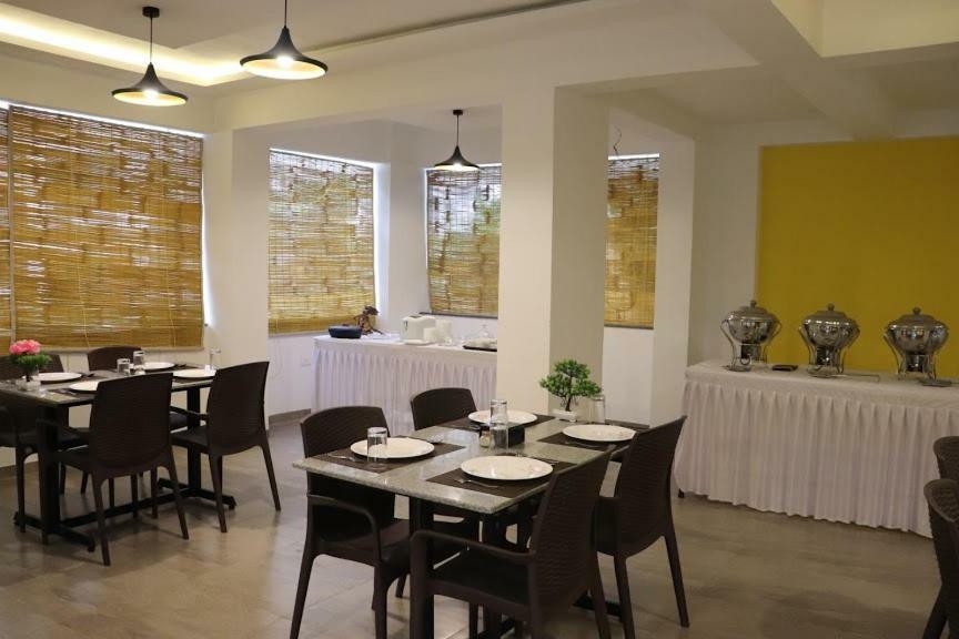 Emerald Vista Luxury Suites Pune Exterior photo