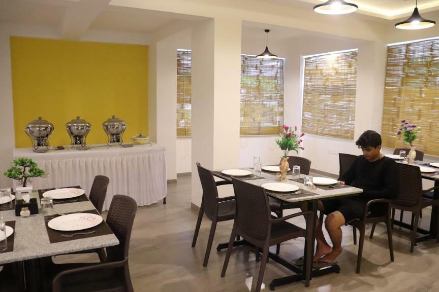 Emerald Vista Luxury Suites Pune Exterior photo