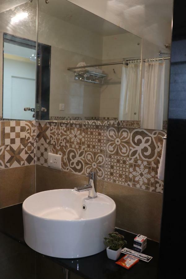 Emerald Vista Luxury Suites Pune Exterior photo